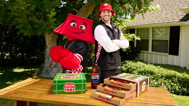 Pizza Hut marketing campaign - Pizza Hut Scores Big with Quarterback-Themed Marketing
